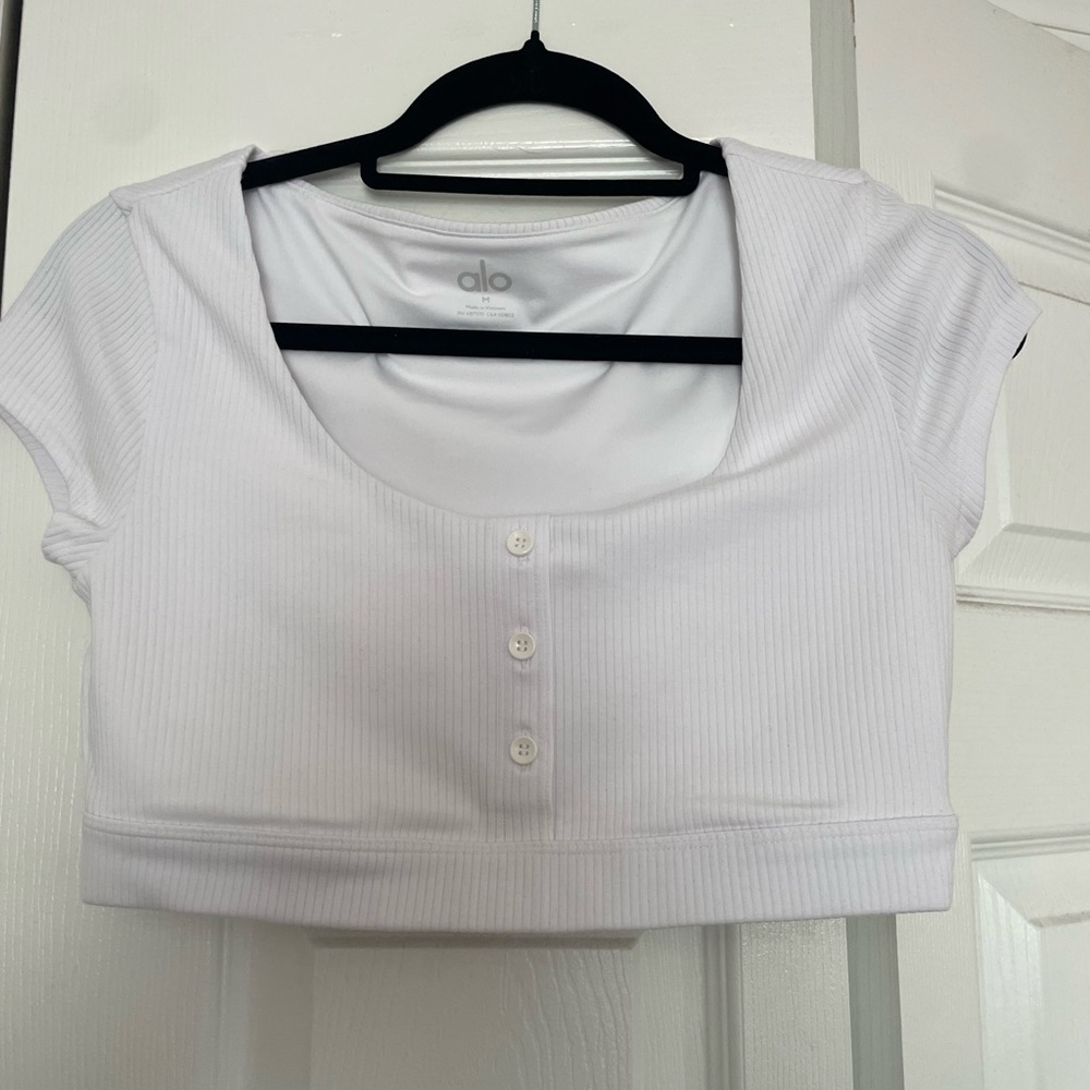 ALO yoga size medium airlift material cropped Henley shirt
